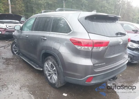 2018 Toyota Highlander Xle z USA, uszkodzony, nr VIN 5TDJZRFH9JS553627